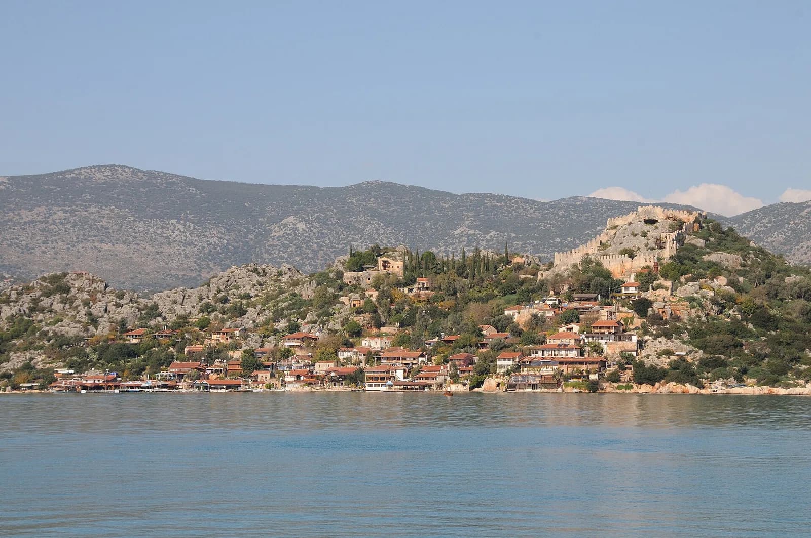 Kaleköy (Simena) ve tepedeki Simena Kalesi, Kekova